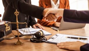 VALW_gavel_Handshake