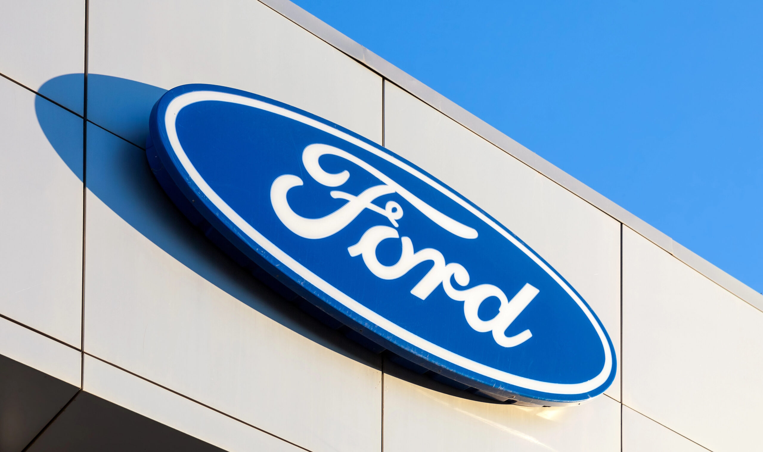 Ford expert witness barred from testifying at trial Ford expert witness barred from testifying in the eastern district of Virginia for violating Rule 26(a)(2)(B) by failing to disclose employee interviews.